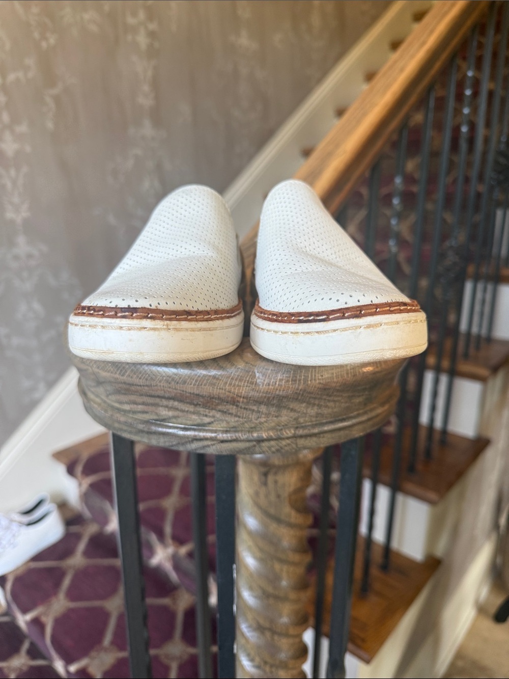 UGG ADLEY PERF WHITE slip on sneaker women’s size 8 preowned good condition - Picture 9 of 14